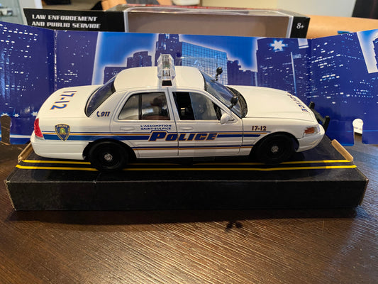Assomption-Saint-Sulpice - Ford Crown Victoria