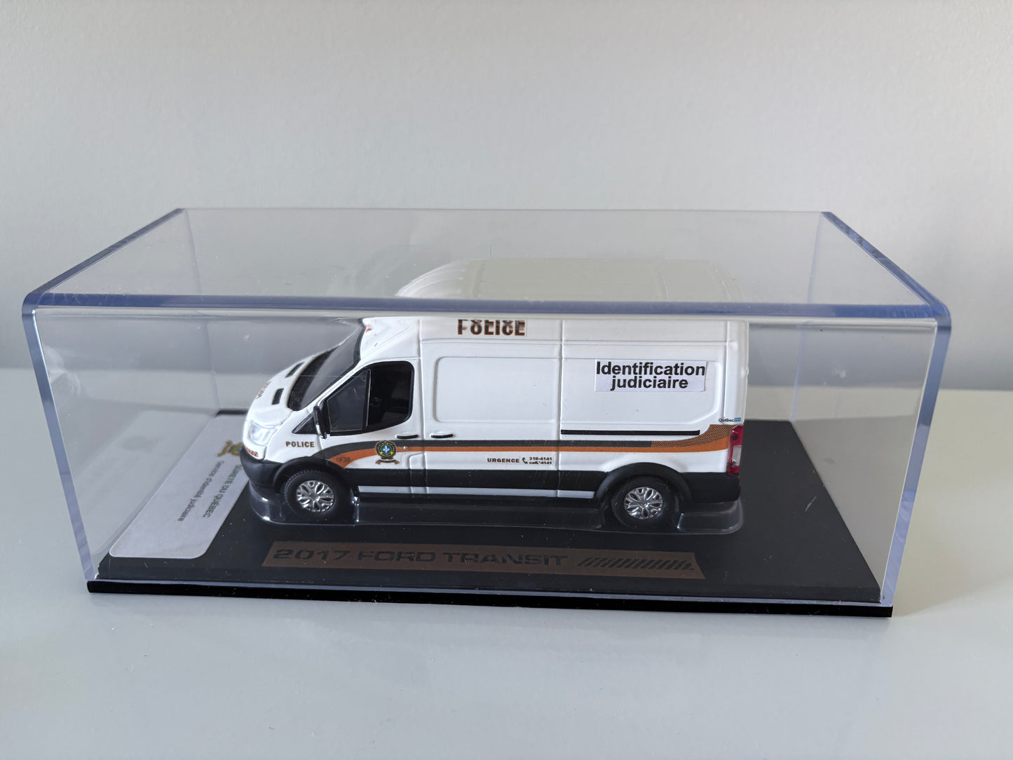 Sûreté du Québec - Ford Transit 1/43 & Présentoir inclus