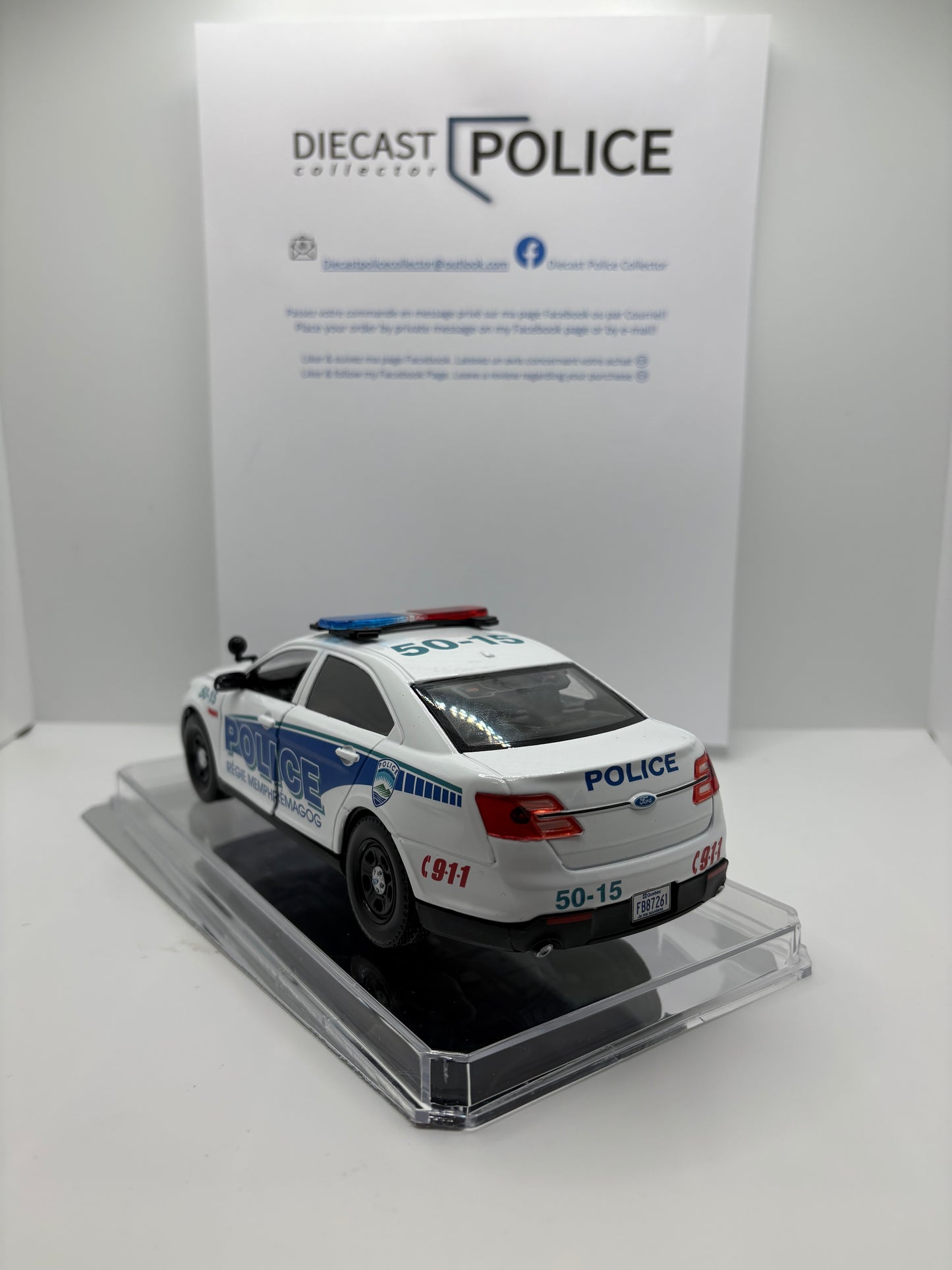 Régie de police Memphrémagog - Ford Taurus 1/24 - Présentoir personnalisé en extra $
