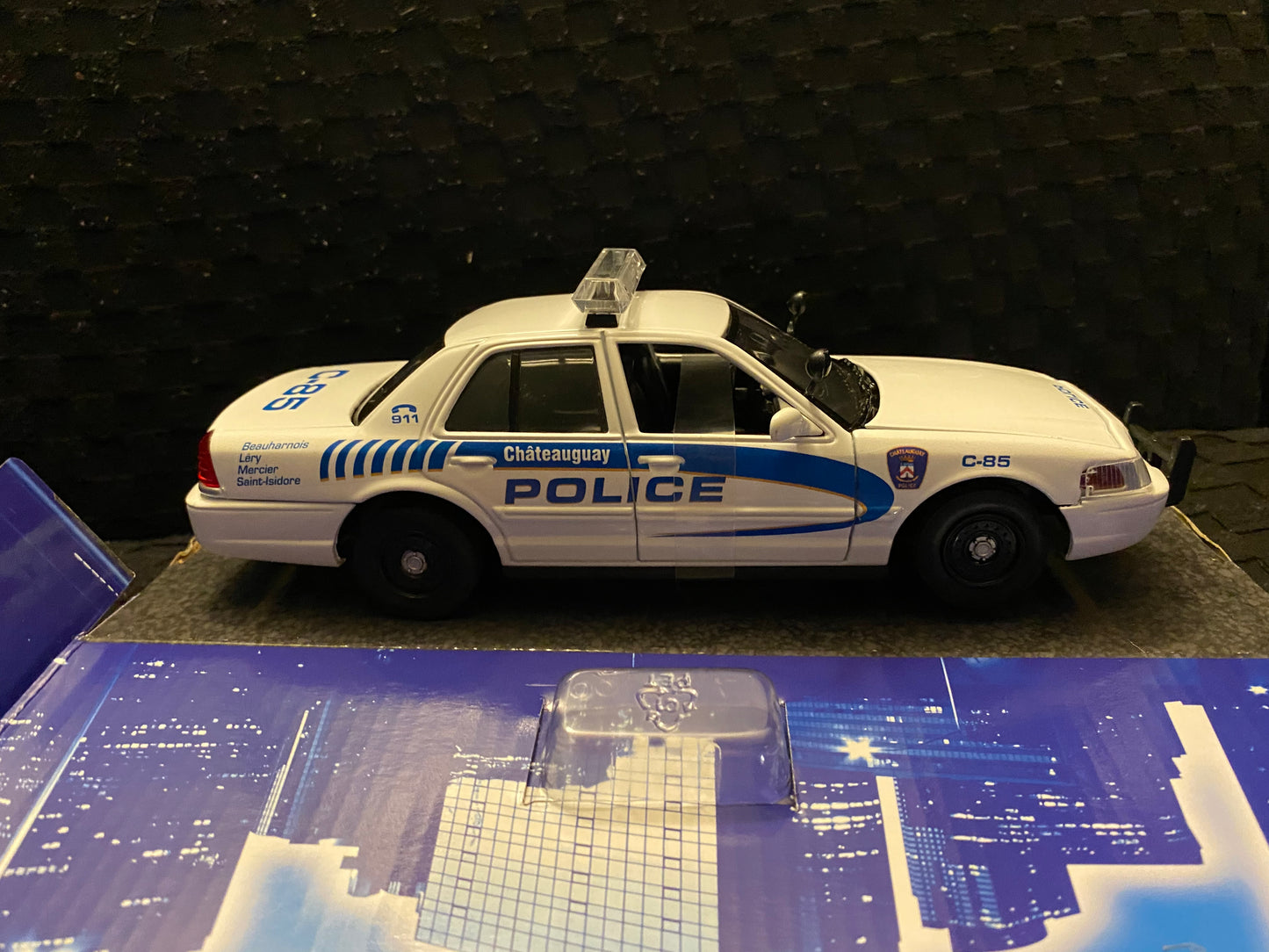 Service de police de Châteauguay - Ford Crown Victoria 1/24