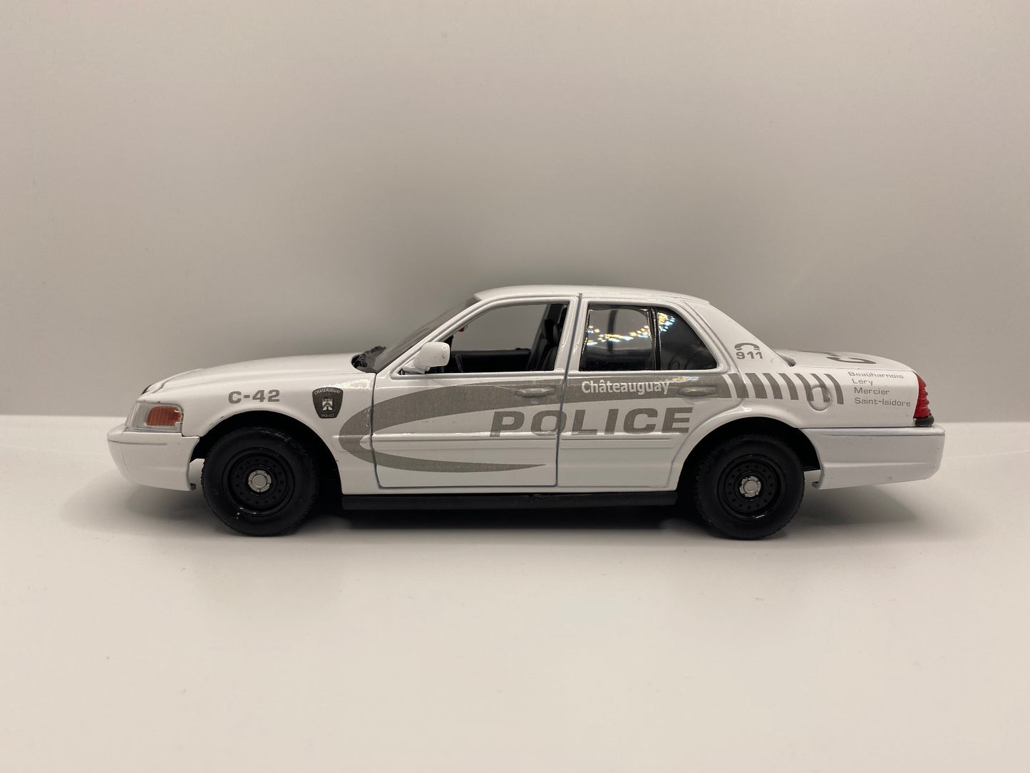 Service de police de Châteauguay - Ford Crown Victoria 1/24