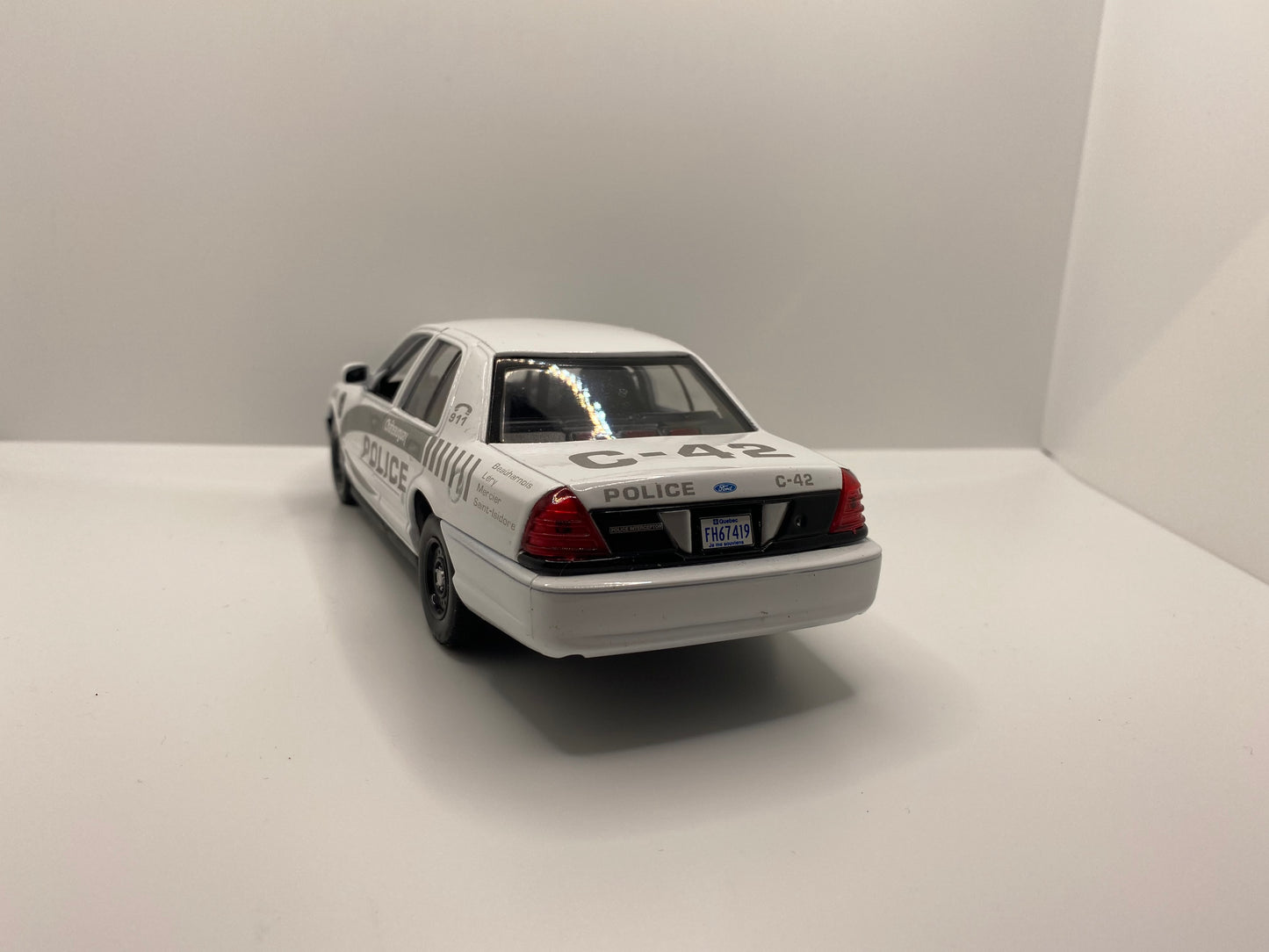 Service de police de Châteauguay - Ford Crown Victoria 1/24