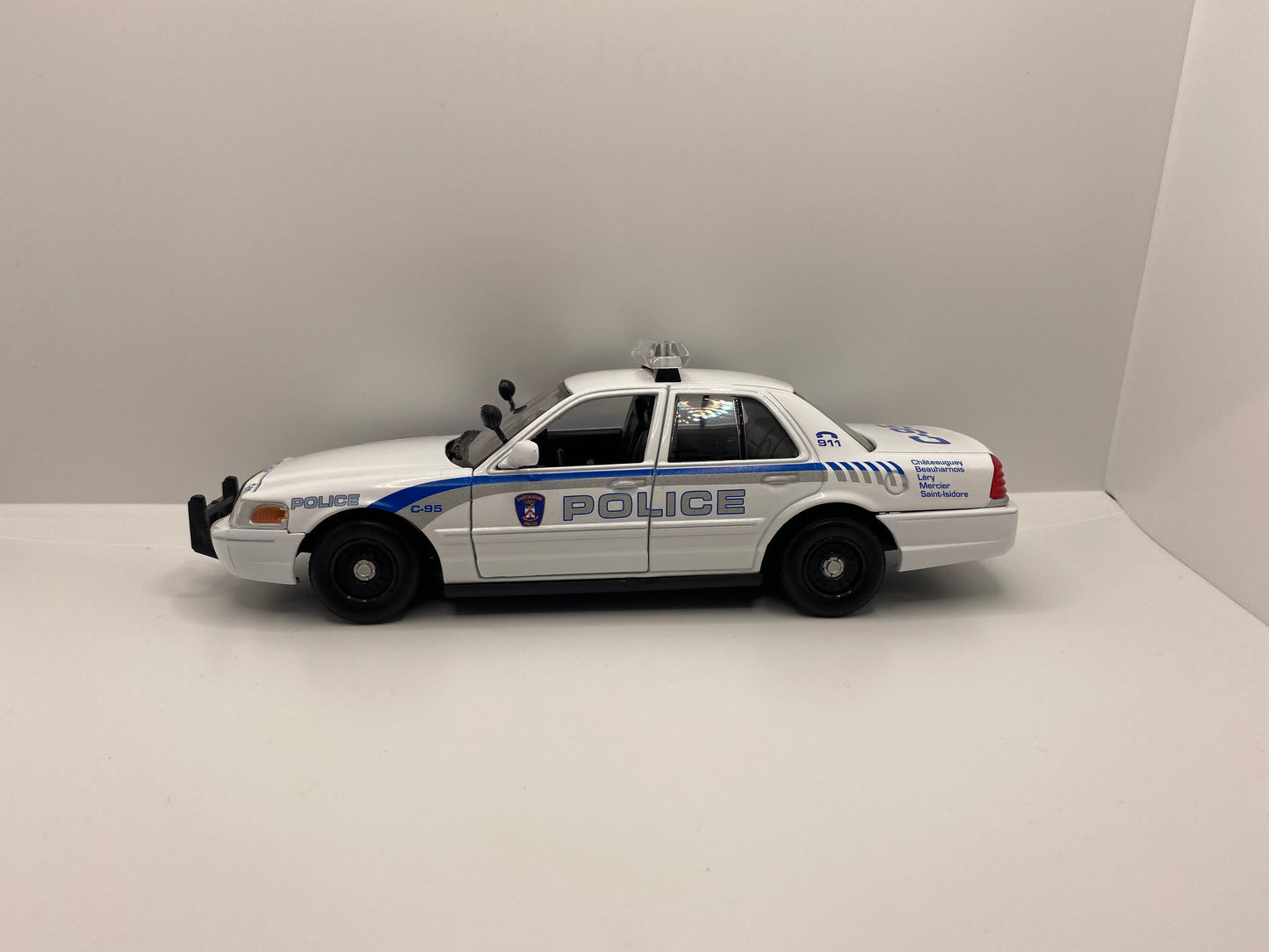Service de police de Châteauguay - Ford Crown Victoria 1/24