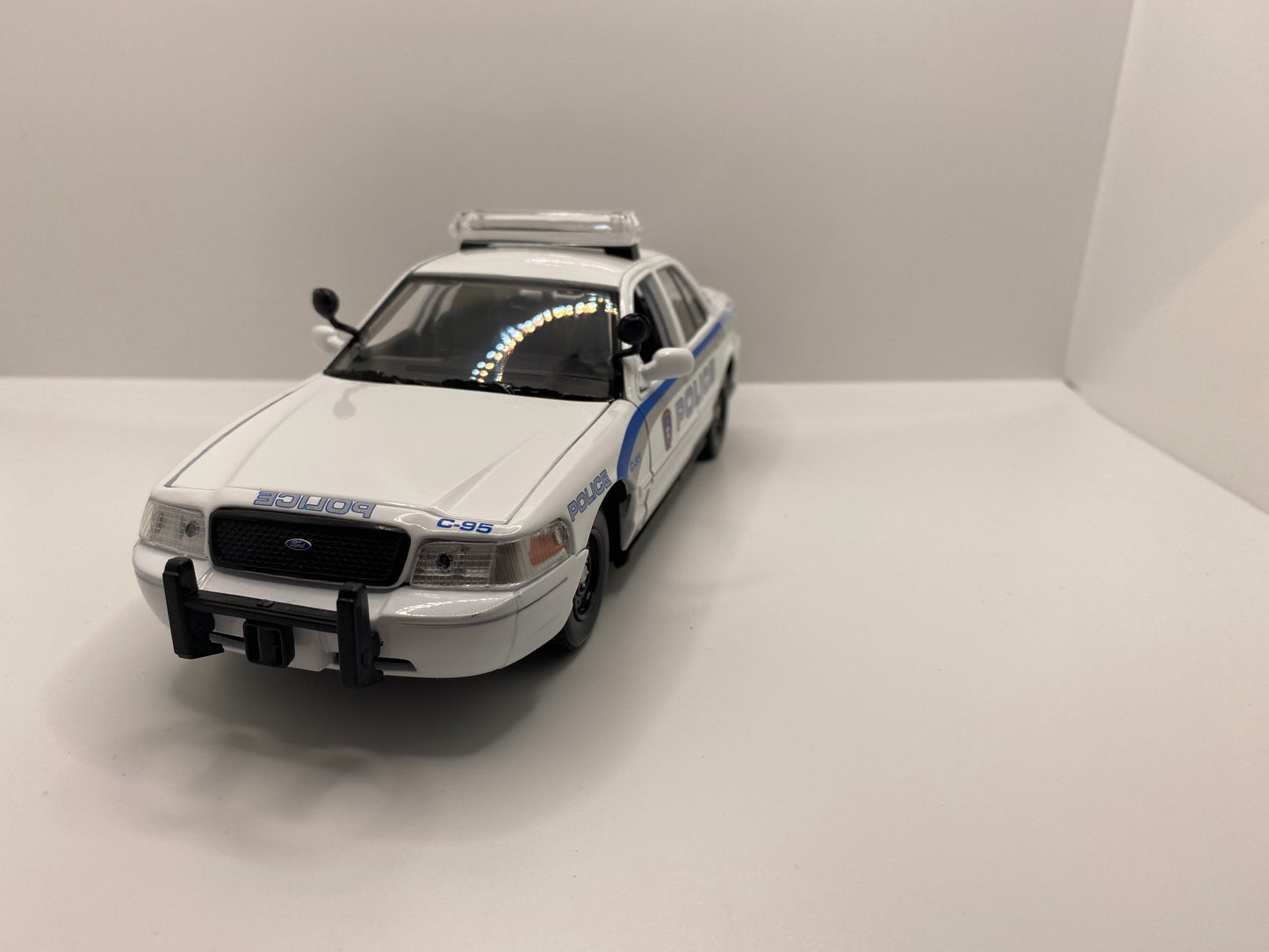 Service de police de Châteauguay - Ford Crown Victoria 1/24