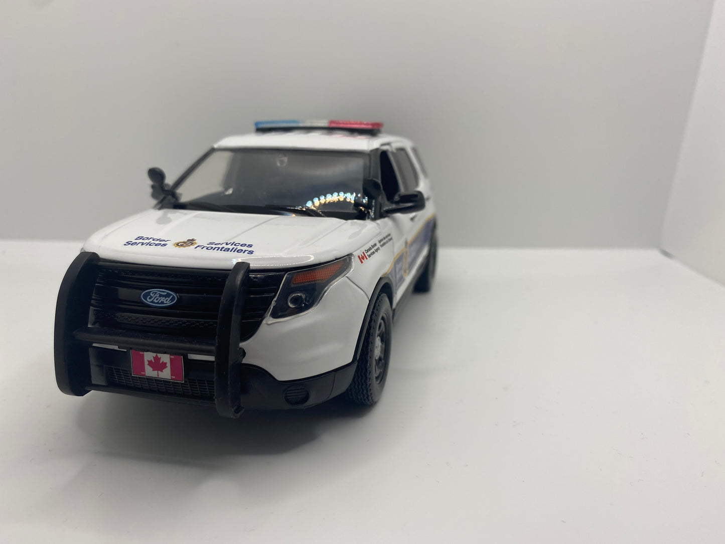 Service Frontalier du Canada - CBSA - Ford explorer 2015 1/24