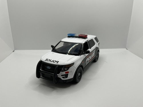 Diecast Police 1/24 - Police Militaire Canadien - Explorer / VUS - Light & Sound