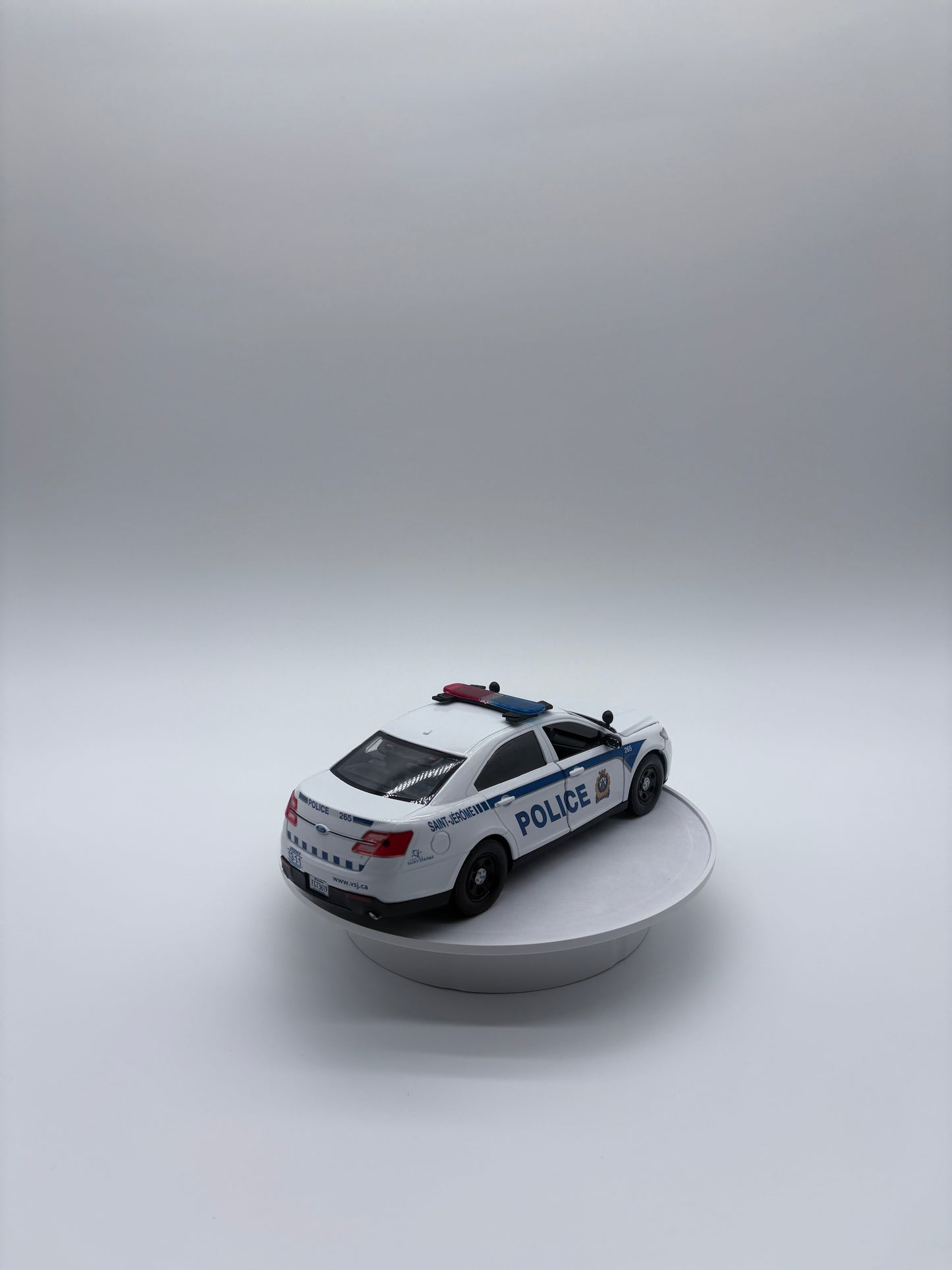 Service de police de Saint-Jérome - Ford Taurus 1/24