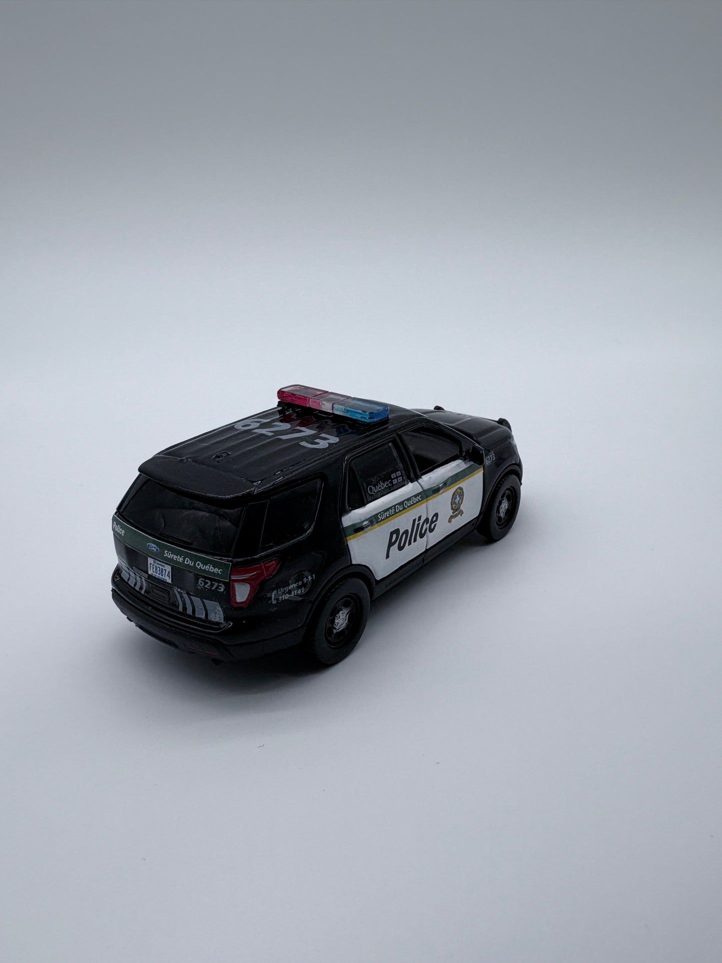 Sûreté du Québec - Ford Explorer 2015 - 1:43 - Présentoir personnalisé inclus*