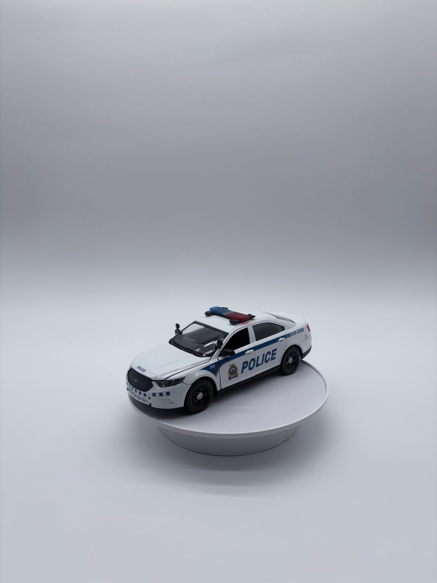 Service de police de Saint-Jérome - Ford Taurus 1/24