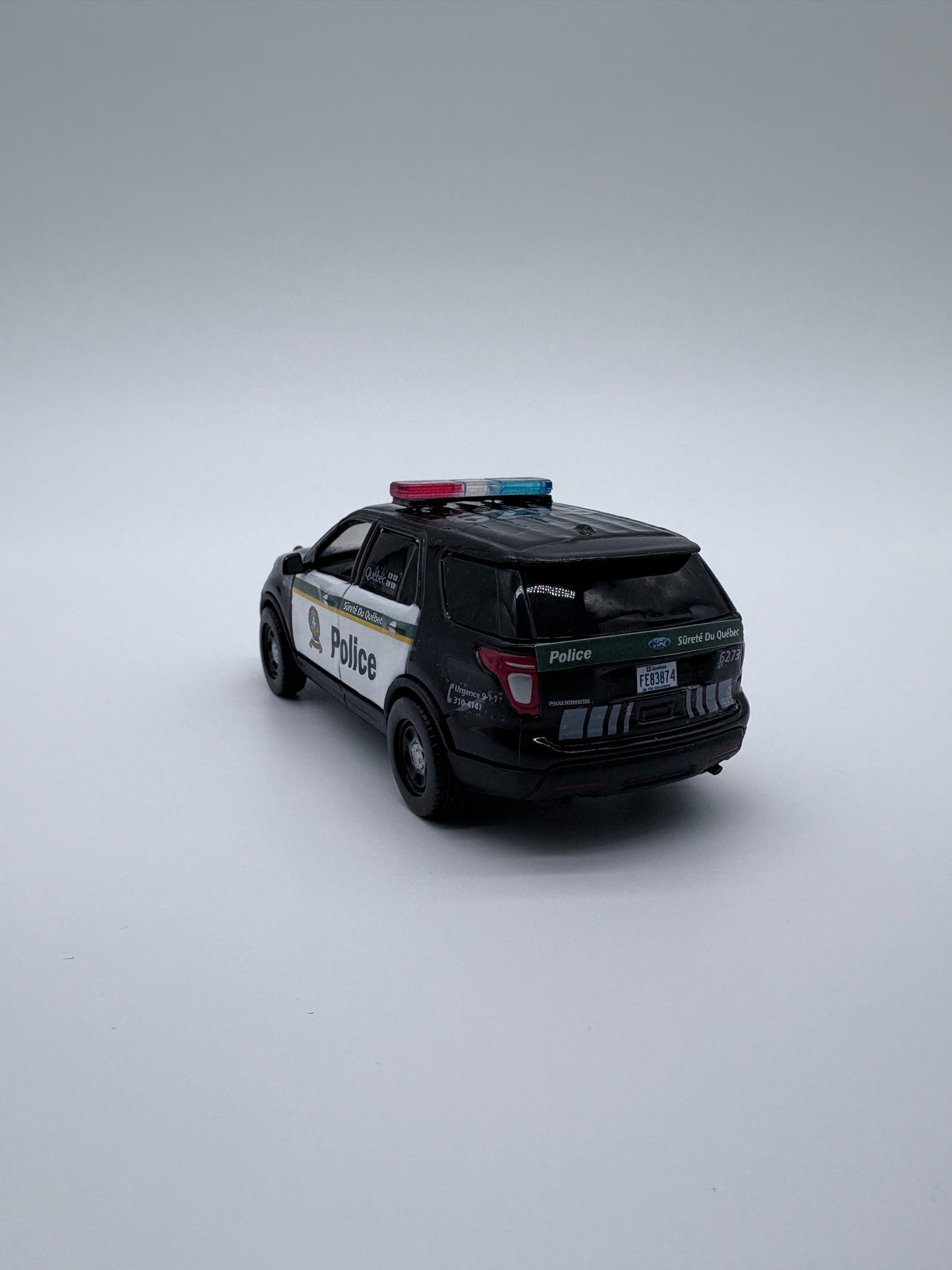 Sûreté du Québec - Ford Explorer 2015 - 1:43 - Présentoir personnalisé inclus*