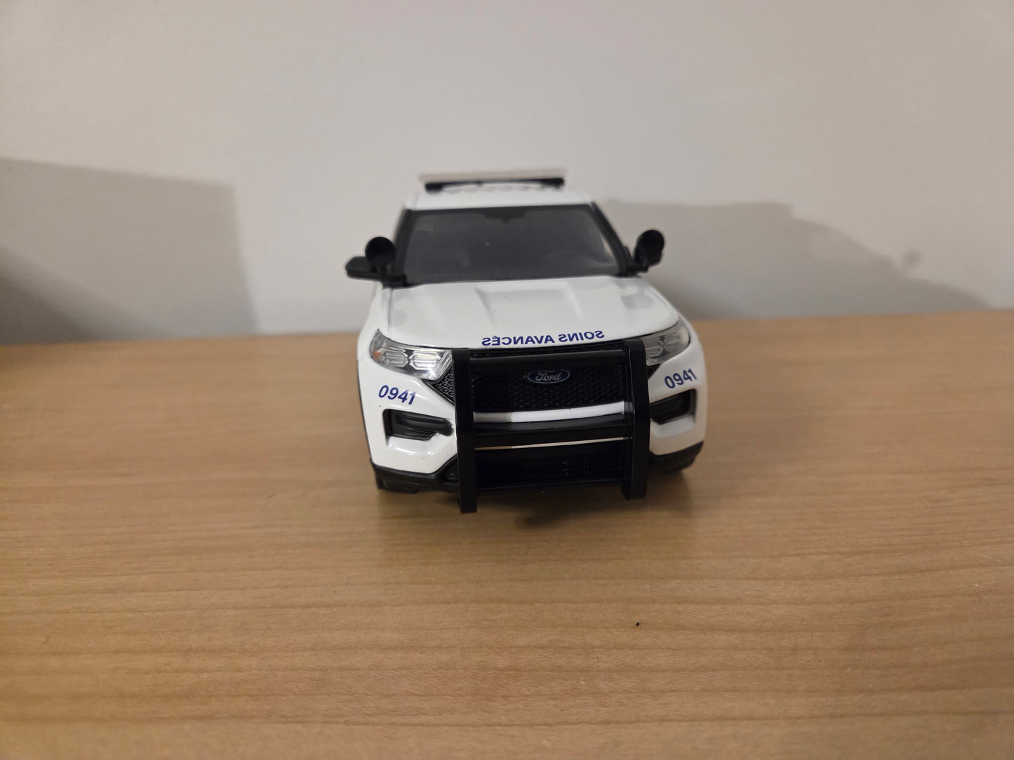 Véhicule superviseur Urgences santé - Ford explorer 2022 1/24