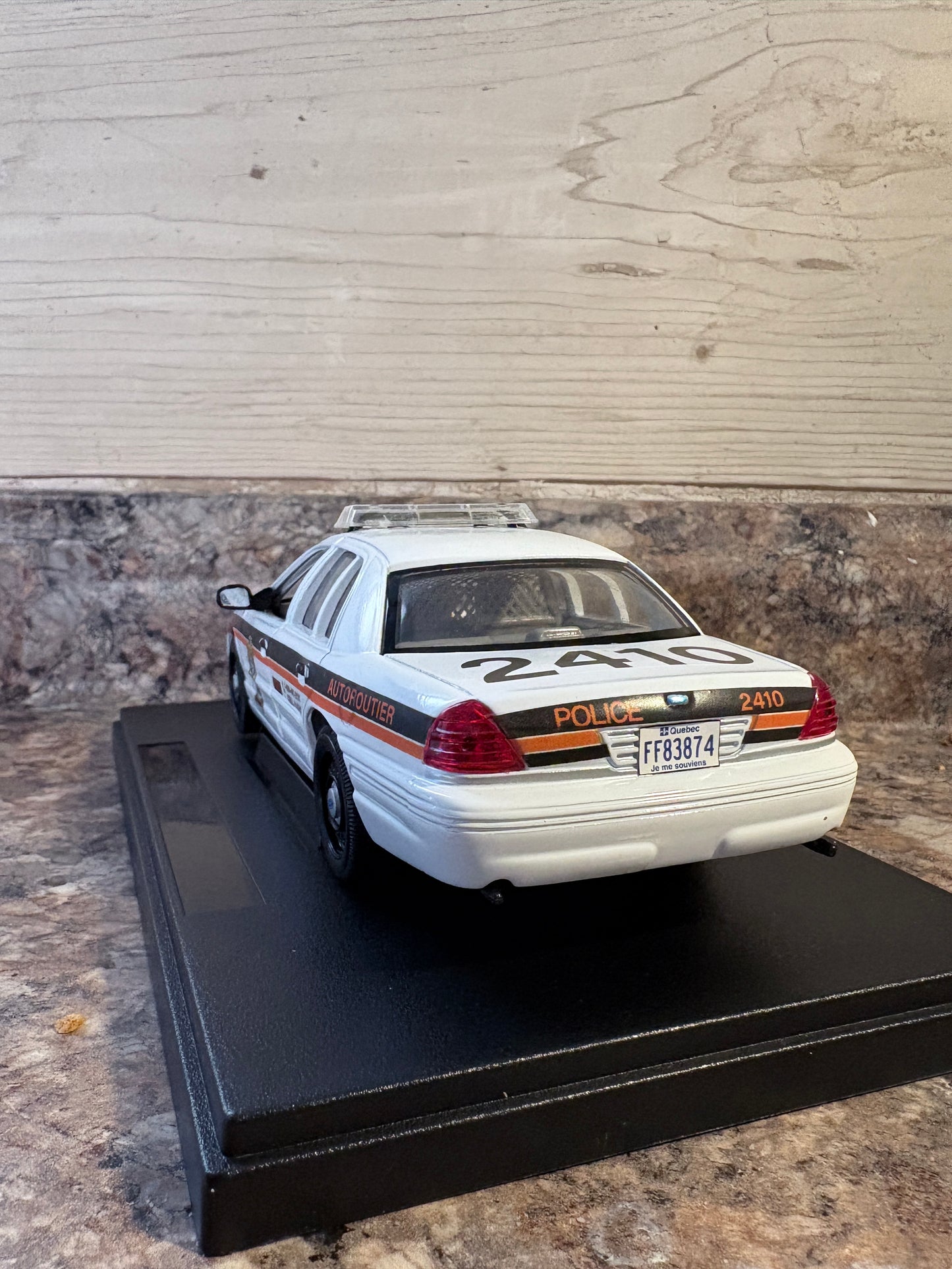 Sûreté du Québec - Ford Crown Victoria 1/25 & Présentoir inclus