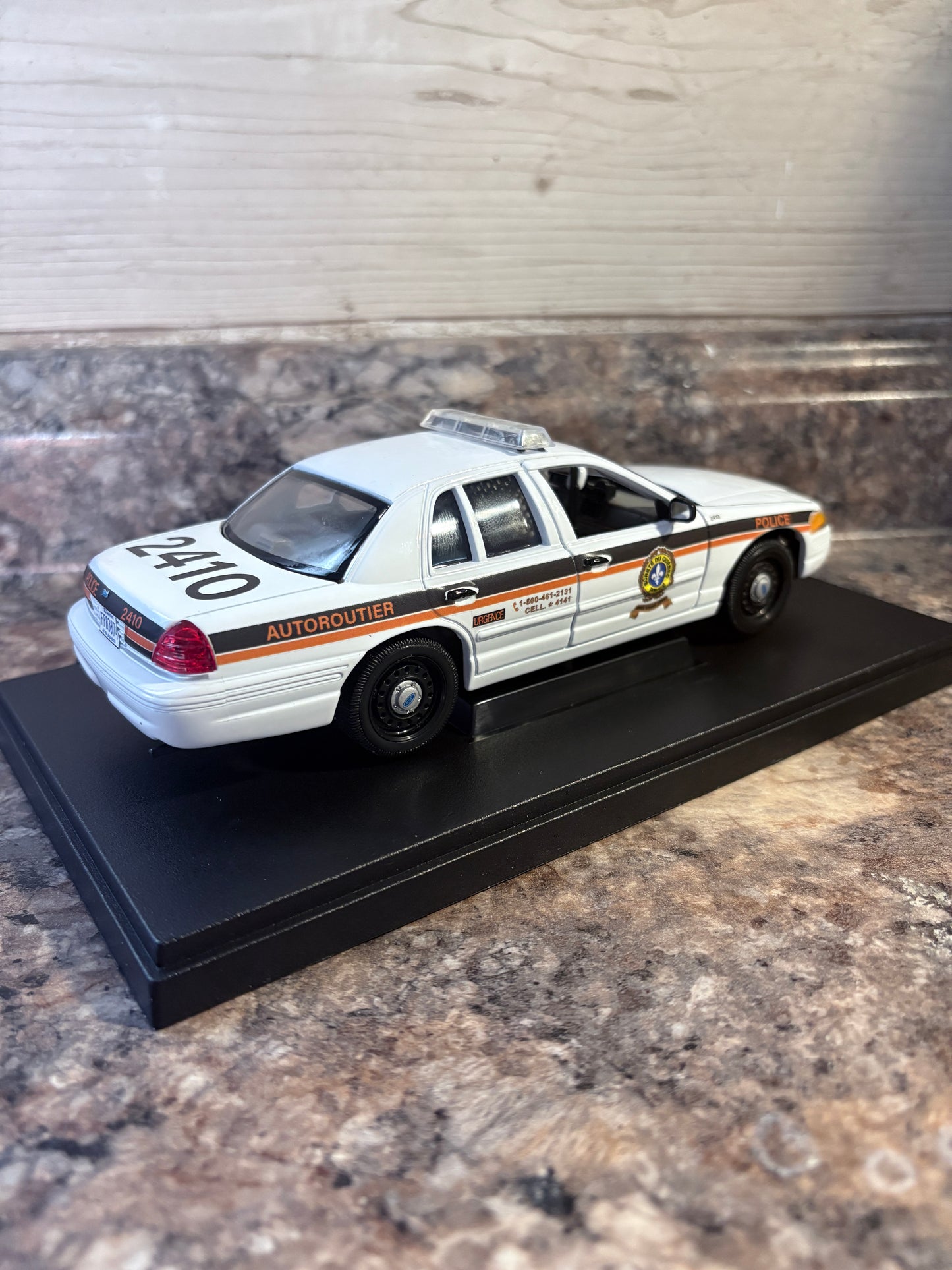 Sûreté du Québec - Ford Crown Victoria 1/25 & Présentoir inclus