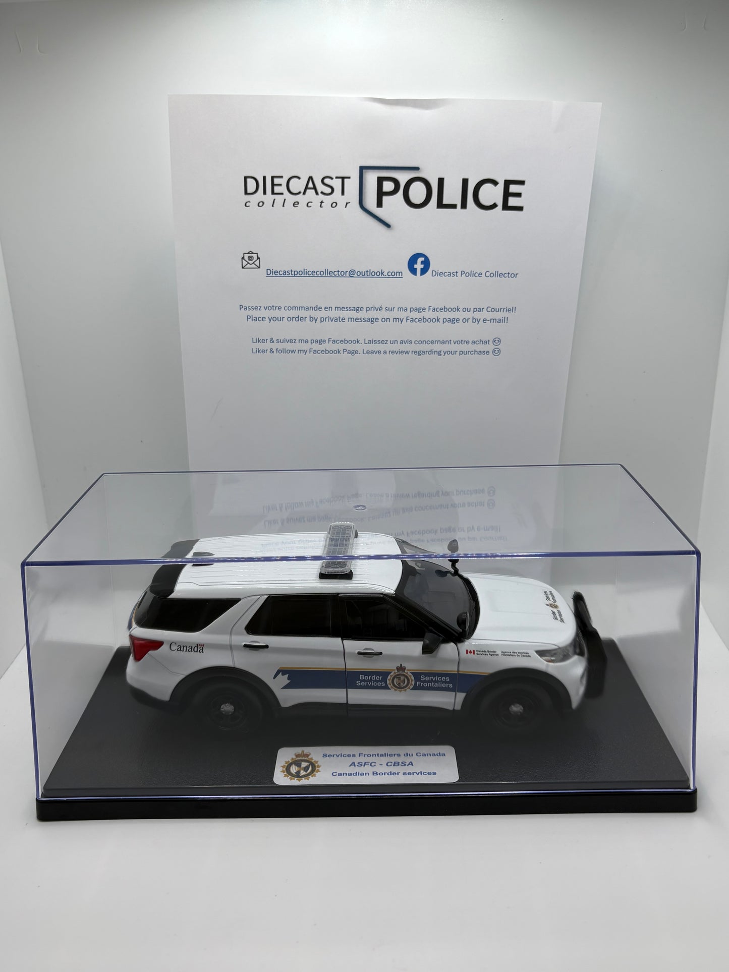 Service Frontalier du Canada 🇨🇦 - Ford Explorer 1/24 - Présentoir personnalisé en extra $
