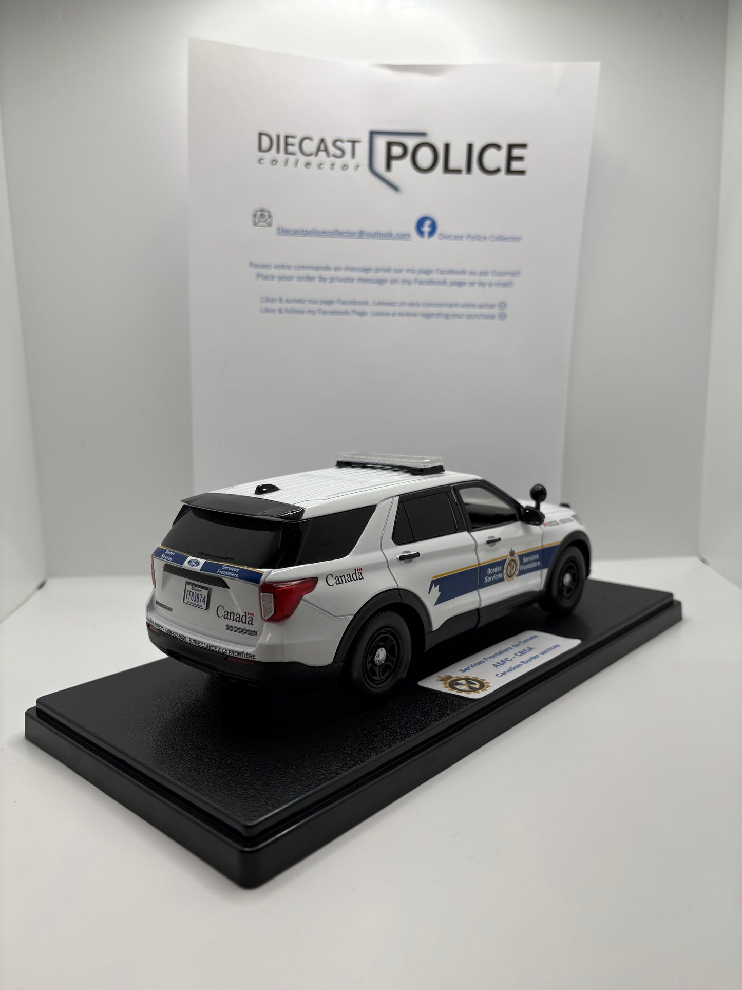 Service Frontalier du Canada 🇨🇦 - Ford Explorer 1/24 - Présentoir personnalisé en extra $