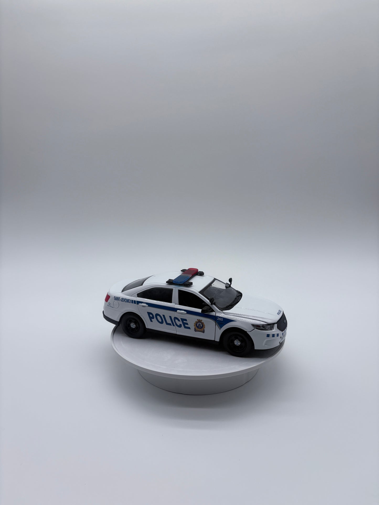 Service de police de Saint-Jérome - Ford Taurus 1/24