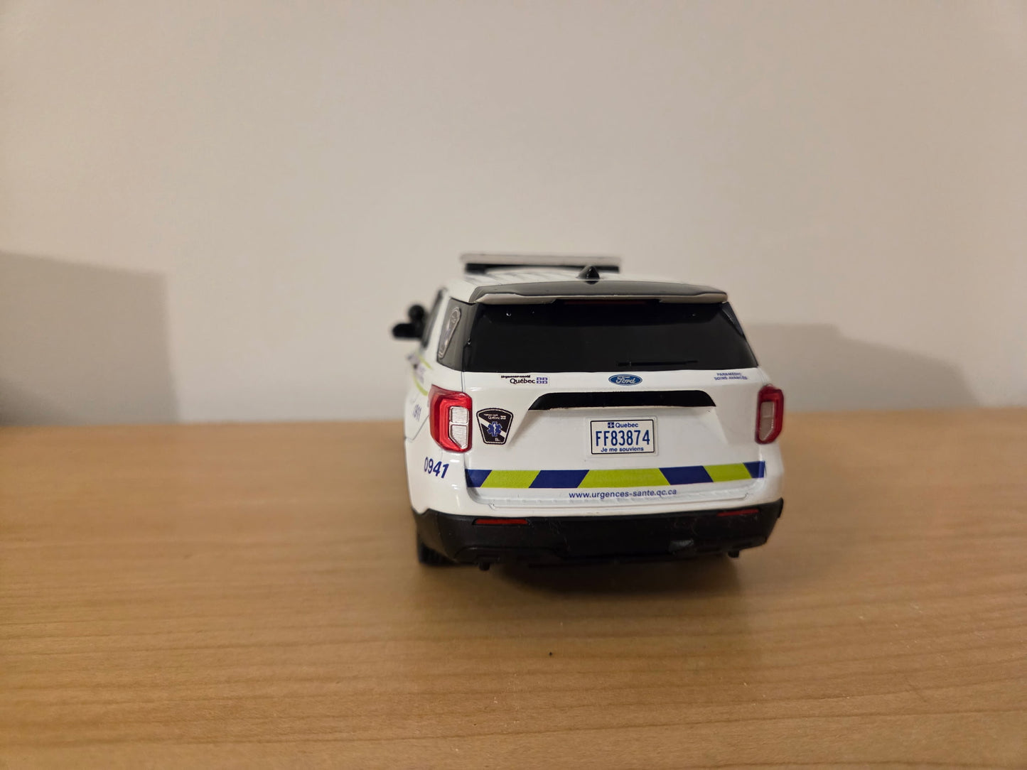 Véhicule superviseur Urgences santé - Ford explorer 2022 1/24