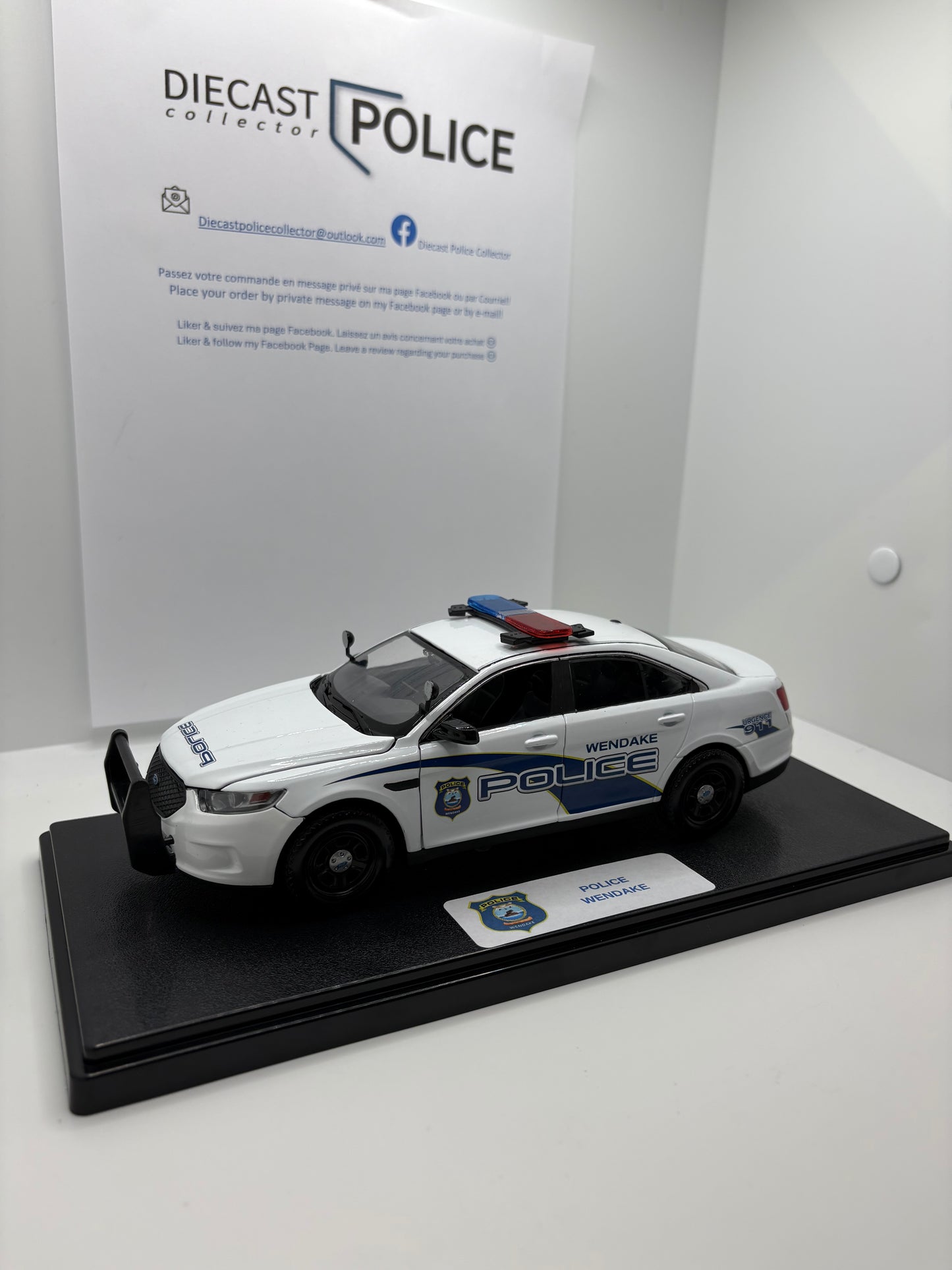 Police de Wendake - Ford Taurus 1/24 - Présentoir personnalisé en extra $