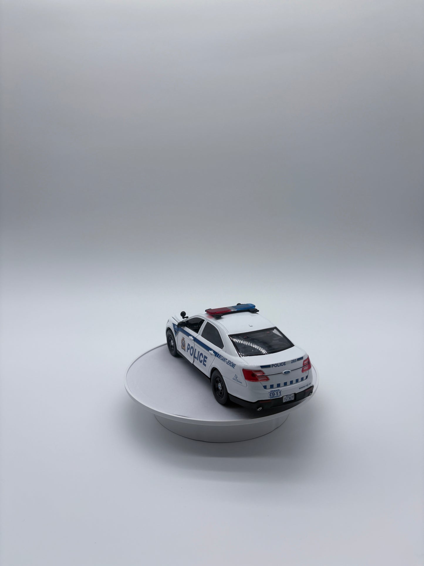 Service de police de Saint-Jérome - Ford Taurus 1/24