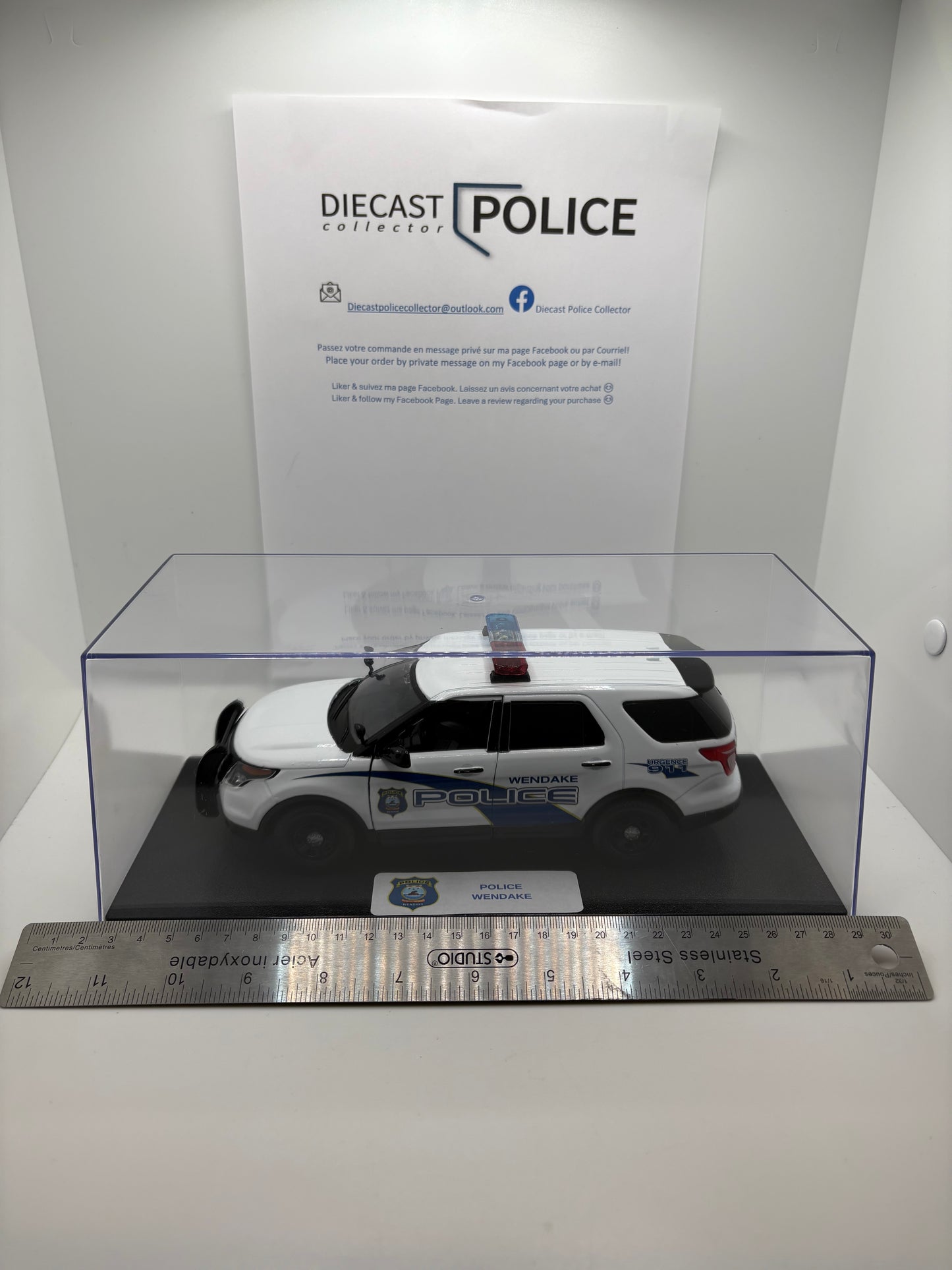 Police de Wendake - Ford Explorer 1/24 - Présentoir personnalisé en extra $
