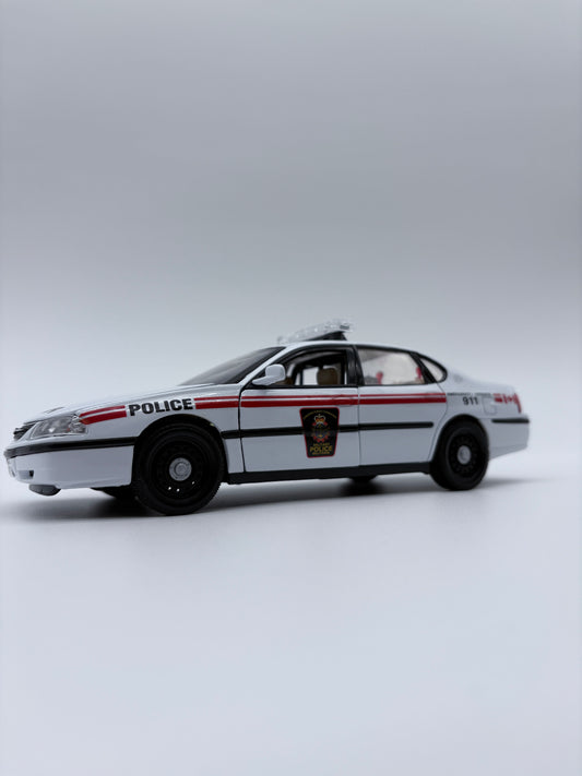 Police Militaire - Chevrolet Impala 1/24 - Présentoir personnalisé inclus