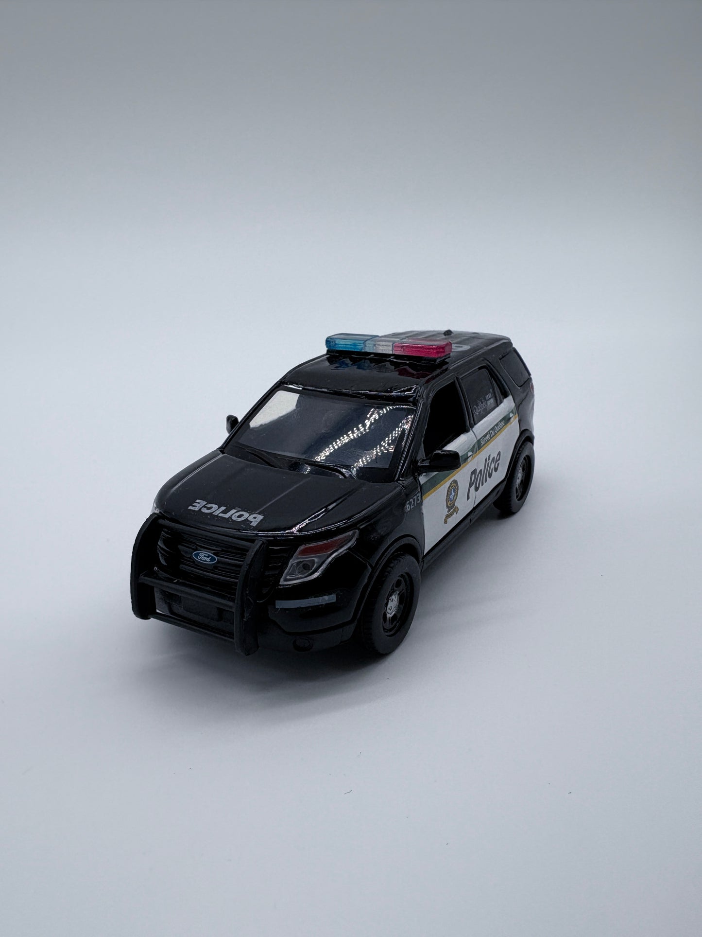 Sûreté du Québec - Ford Explorer 2015 - 1:43 - Présentoir personnalisé inclus*
