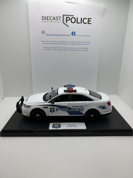 Police de Wendake - Ford Taurus 1/24 - Présentoir personnalisé en extra $