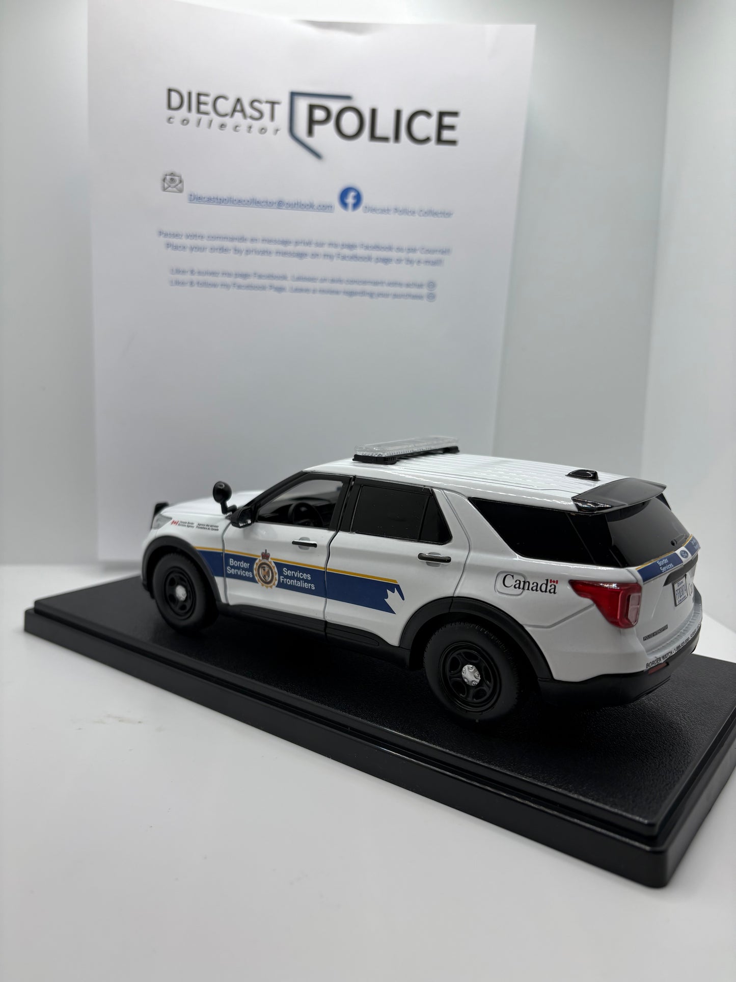 Service Frontalier du Canada 🇨🇦 - Ford Explorer 1/24 - Présentoir personnalisé en extra $
